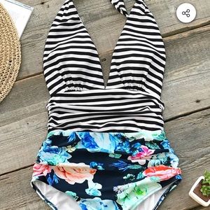 Beautiful BNWT Cupshe swimming suit